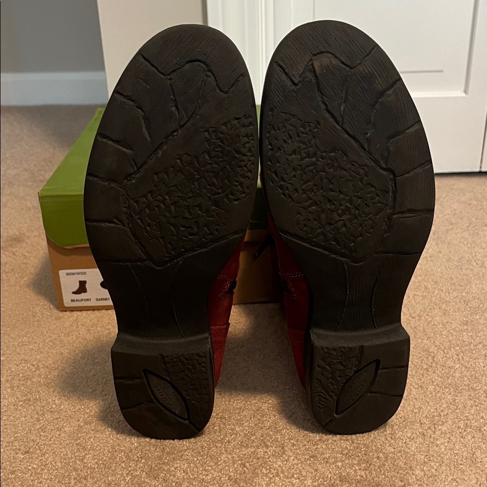 Earth Women's Burgundy Suede Boots - Picture 4 of 5